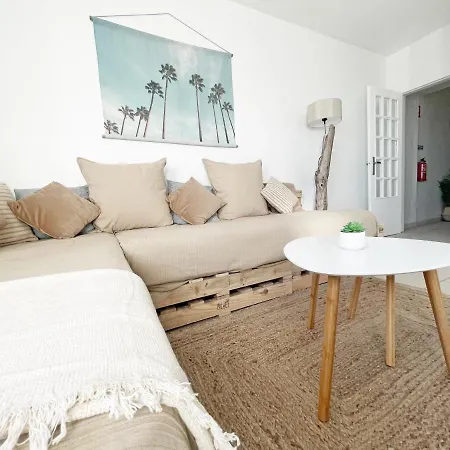 Beachfront Oura - 100m Beach, Seaview, Garage, 300m Strip אלבופיירה