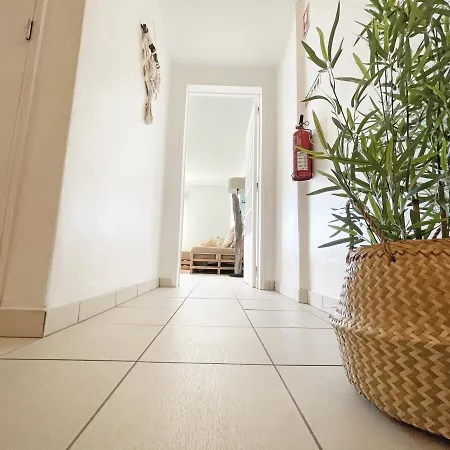 דירה Beachfront Oura - 100m Beach, Seaview, Garage, 300m Strip