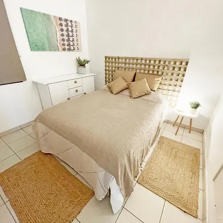 Beachfront Oura - 100m Beach, Seaview, Garage, 300m Strip * Albufeira