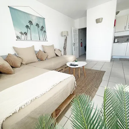 Beachfront Oura - 100m Beach, Seaview, Garage, 300m Strip Apartment Albufeira