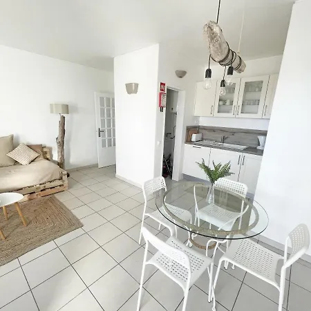 Beachfront Oura - 100m Beach, Seaview, Garage, 300m Strip Appartement Albufeira