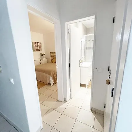 Apartment Beachfront Oura - 100m Beach, Seaview, Garage, 300m Strip