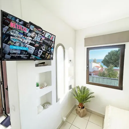 Beachfront Oura - 100m Beach, Seaview, Garage, 300m Strip * Albufeira