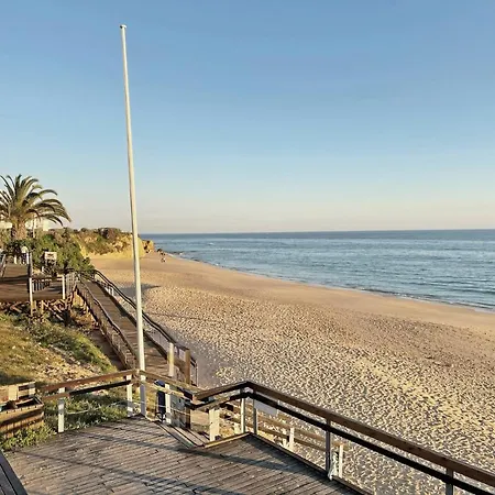 아파트 Beachfront Oura - 100m Beach, Seaview, Garage, 300m Strip 알부페이라
